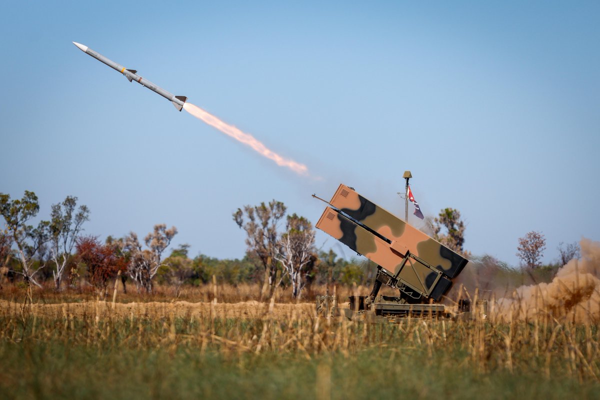 DefenceAust's tweet image. Bringing the BOOM! 💥 As part of Exercise @TalismanSabre, @AustralianArmy soldiers fired AIM-120 missiles from a National Advanced Surface to Air Missile System (NASAMS) at the 📍 Bradfield Training Area, NT.
#YourADF #StrongerTogether #TS25 #TalismanSabre25