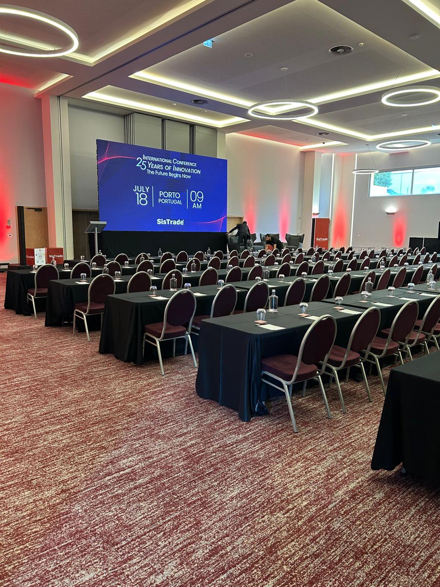 🎉🥁Todo listo para dar comienzo a la jornada de celebración de los 25 años de SISTRADE.

Pablo Serrano, secretario general de la asociación, representa a AIFEC.

#AIFEC #Sistrade25 #Networking #Etiquetas #Oporto #Innovación