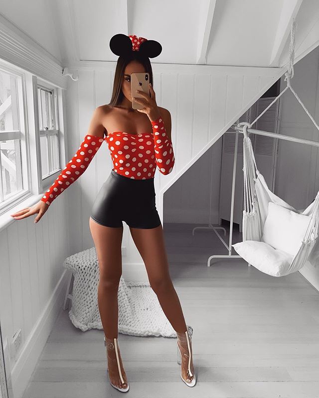 😮😮😮 those peep  toe  boots💦💦💦