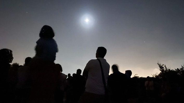 Parque Toruños (@parquetorunos) on Twitter photo A las 22:00 horas, en el sendero principal de la Algaida te esperan esta noche monitores del Grupo Astronómico Portuense para observar el cielo nocturno del <a href="/ParqueTorunos/">Parque Toruños</a> con telescopios.
<a href="/FomentoAND/">Consejería de Fomento de la Junta de Andalucía</a>
@Cadizjunta
<a href="/Rocio_DiazJ/">Rocío Díaz Jiménez</a>
<a href="/TurismoElPuerto/">ElPuertoDeSantaMaría</a>
<a href="/TurismoPtoReal/">Puerto Real Turismo</a> A las 22:00 horas, en el sendero principal de la Algaida te esperan esta noche monitores del Grupo Astronómico Portuense para observar el cielo nocturno del <a href="/ParqueTorunos/">Parque Toruños</a> con telescopios.
<a href="/FomentoAND/">Consejería de Fomento de la Junta de Andalucía</a>
@Cadizjunta
<a href="/Rocio_DiazJ/">Rocío Díaz Jiménez</a>
<a href="/TurismoElPuerto/">ElPuertoDeSantaMaría</a>
<a href="/TurismoPtoReal/">Puerto Real Turismo</a>