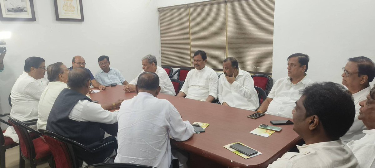 ଆଜି ଭୁବନେଶ୍ଵର କଂଗ୍ରେସ ଭବନରେ ପ୍ରଦେଶ ପ୍ରଭାରୀ ଶ୍ରୀ ଅଜୟ କୁମାର ଲଲୁଙ୍କ ଅଧକ୍ଷତାରେ ରାଜନୈତିକ ବ୍ୟାପାର କମିଟିର ବୈଠକରେ ଯୋଗଦେଲି। 
ଏହି ବୈଠକରେ ଓଡ଼ିଶା ବନ୍ଦର ସଫଳତା ଓ ଦଳର ଆଗମୀ କାର୍ଯ୍ୟପନ୍ଥା ବିଷୟରେ ଆଲୋଚନା କରାଯାଇଥିଲା।
PAC Meeting of OPCC