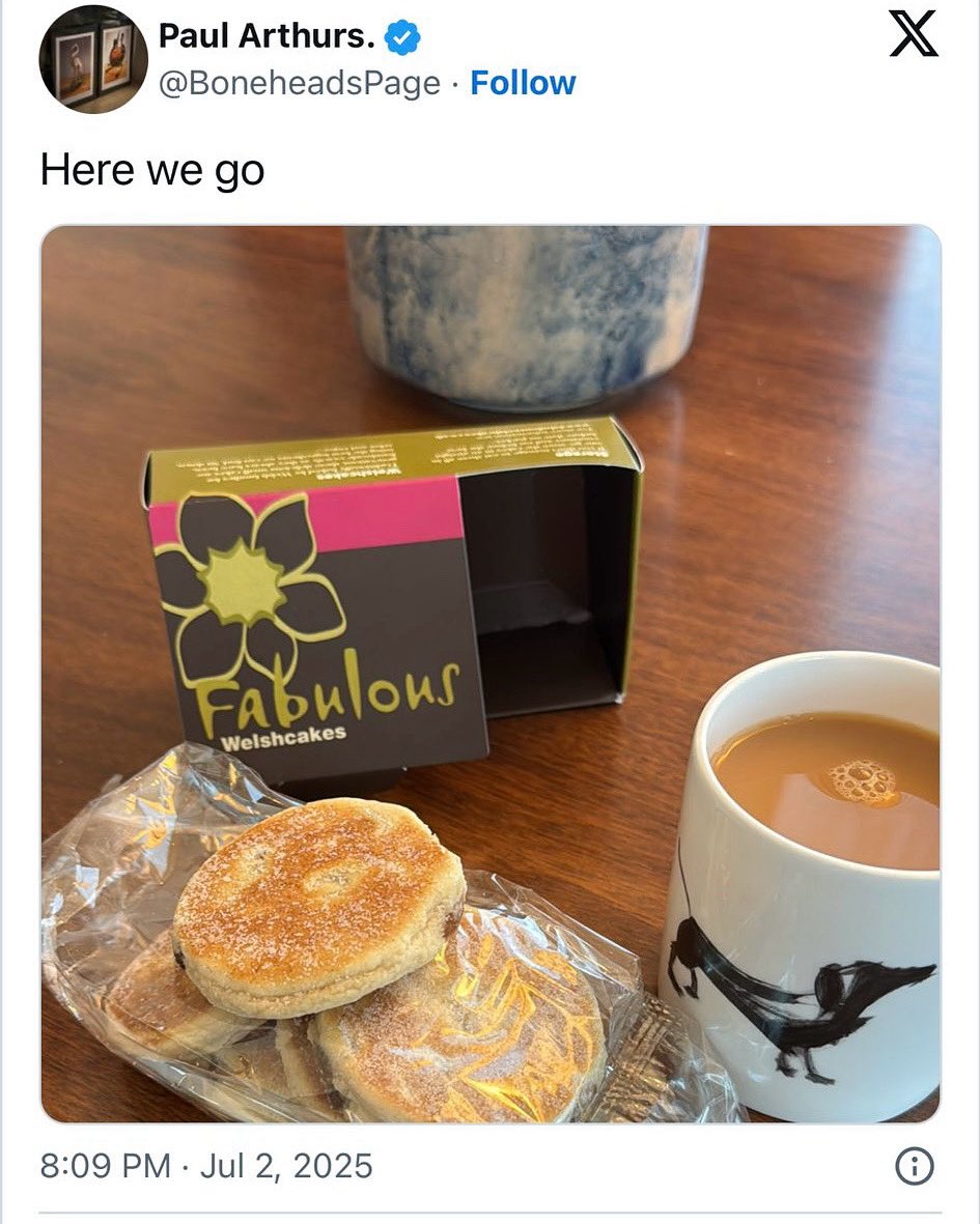 Following the long anticipated <a href="/oasis/">Oasis</a> reunion in Cardiff a couple of weeks ago, we’re so chuffed that <a href="/BoneheadsPage/">Paul Arthurs.</a> tried our Welshcakes! 🤗

We hope you enjoyed!
.
.
.
#welshcakes #fabulous #fabulouswelshcakes #wales #welsh #cardiff #oasis