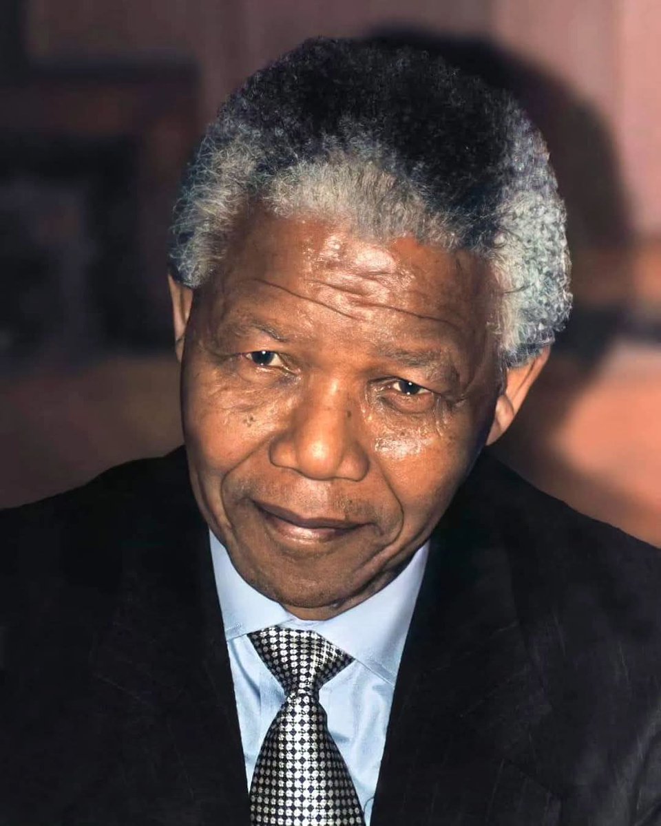 Oggi è l'anniversario della nascita di uno degli uomini migliori che abbiano mai scavato orme su questa Terra.

Il 18 luglio 1918 nasceva Nelson Mandela.

Non era solo un politico.
Non era solo un attivista.
Era la giustizia fatta persona.

Ricordiamolo.
Oggi e per sempre 🌹❤