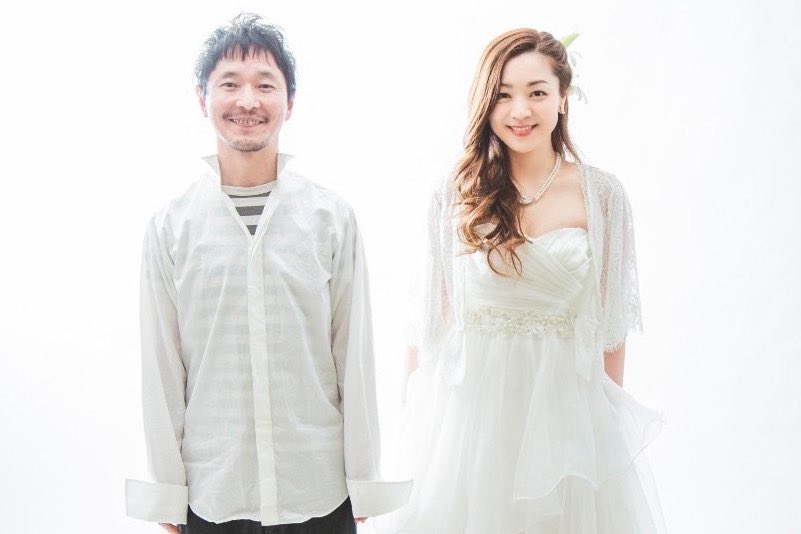 peacestock78's tweet photo. 今の感性を大切にTOMOCAの歌唱と近藤康平とのライブペインティングの融合をお楽しみください。私達がアート活動をできていることも、社会が平和であるから。アートは平和の象徴、IMAとしてキャンパスと歌に乗せてお届けします。
　　　　　　　　　　　　　　　　　　　　　　　　　　　　　IMA アイマ https://t.co/vUxVgtgzXa