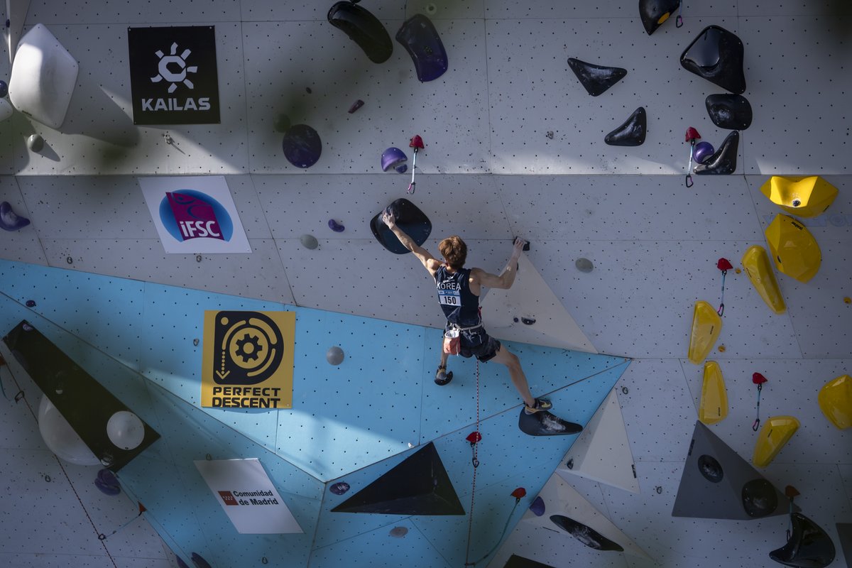 ifsclimbing's tweet image. With the qualification in full swing, check out all the results from the IFSC World Cup Comunidad de Madrid 🇪🇸 here 👇
Women's - ifsc.hopp.to/cdm25wlr
Men's - ifsc.hopp.to/cdm25mlr
#WorldClimbing