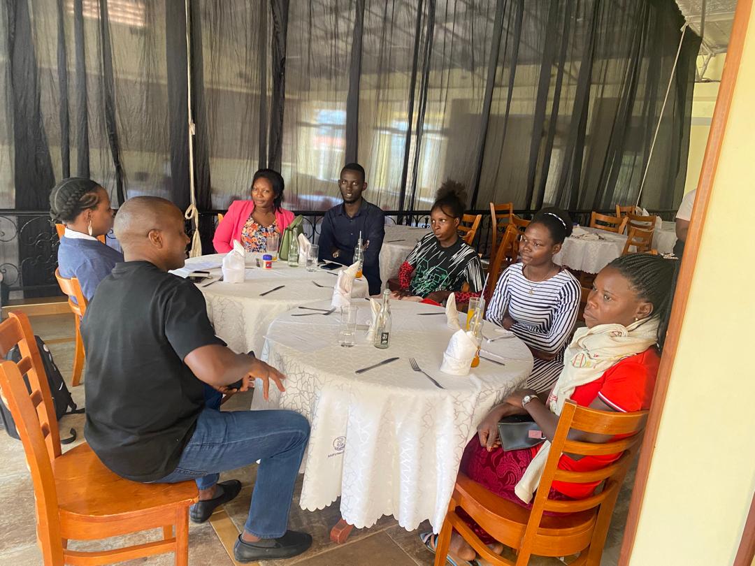 Sanya Ivan Elivis (@vicksonivan) on Twitter photo On July 11, 2025, AFIEGO met with the families of 11 youth activists who were detained when they attempted to deliver a letter to <a href="/kcbbankug/">KCB BANK UGANDA</a> demanding the bank withdraw its financial support to the EACOP.
In Ugandaโs shrinking civic space, solidarity matters more than ever.๐ช๐พ On July 11, 2025, AFIEGO met with the families of 11 youth activists who were detained when they attempted to deliver a letter to <a href="/kcbbankug/">KCB BANK UGANDA</a> demanding the bank withdraw its financial support to the EACOP.
In Ugandaโs shrinking civic space, solidarity matters more than ever.๐ช๐พ