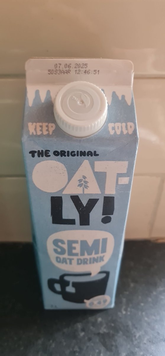 uniquejayda353's tweet image. Brought oat drink milk from Sainsbury through uber eats on the 21st of June. When it came the date was 7/06/2025. Can't get a refund nor credit voucher nor good will only because it was pass 48 hours of being reported. What a joke 😡#Sainsbury #ubereats #food #retail #expired