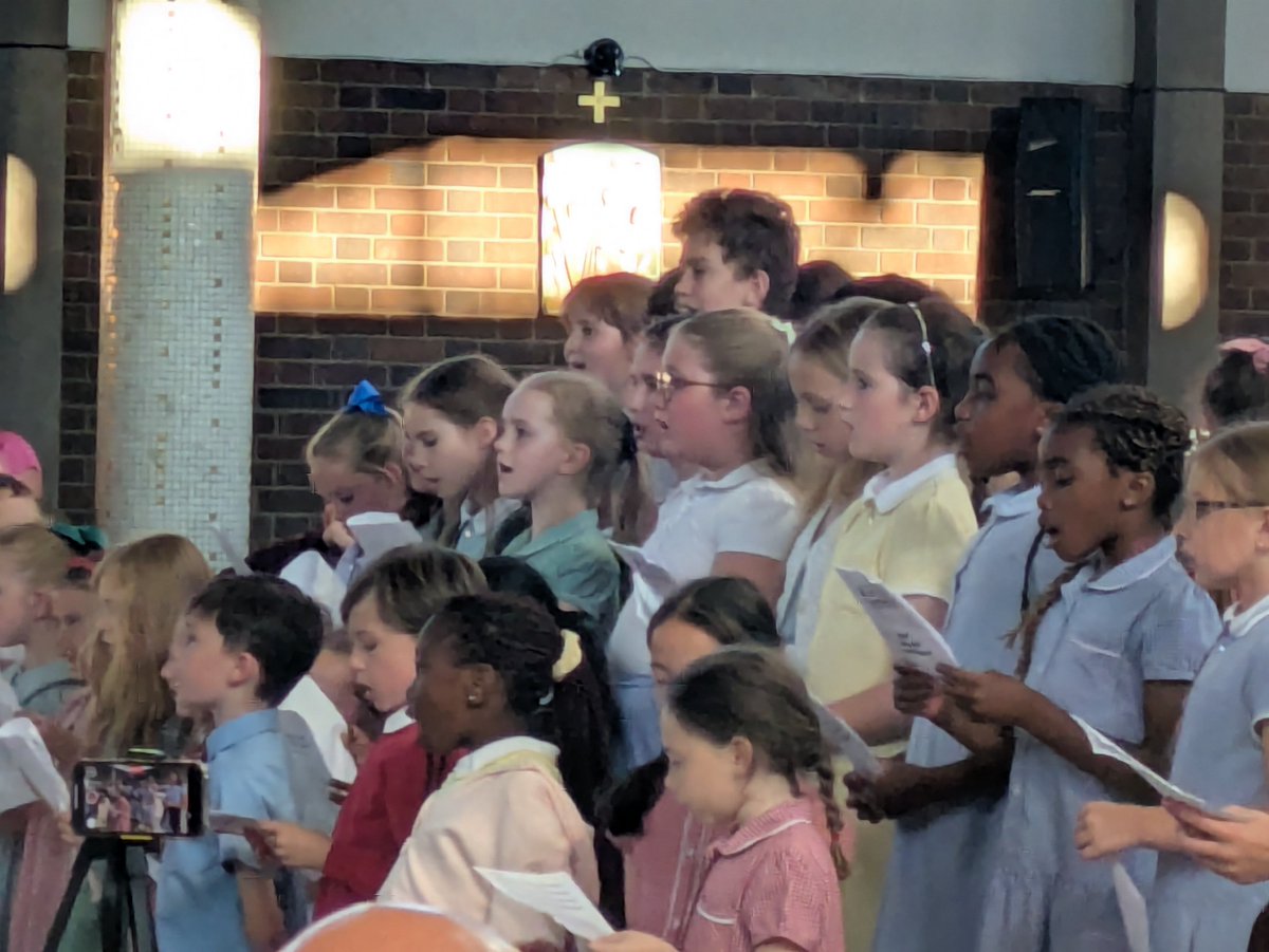 Knowsley and Widnes Catholic Children's Choirs ended their academic year by hosting a joint concert in St Margaret Mary's Church, Knotty Ash. Together they raised over £1000!

-Many thanks to Fr. Roy and the parish committee for their wonderful support and assistance.