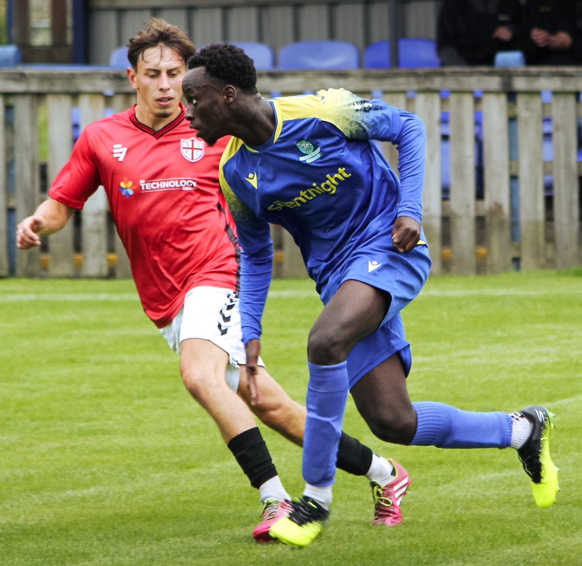 JordaoCostaa's tweet image. Not a easy decision but I just wanted to say a big thank you to everyone for the past few months at @barlickfc . Good people all around, class guys to share a changing room with and very supportive fans.
Wish nothing but the best for the club💙💛 #SEWER