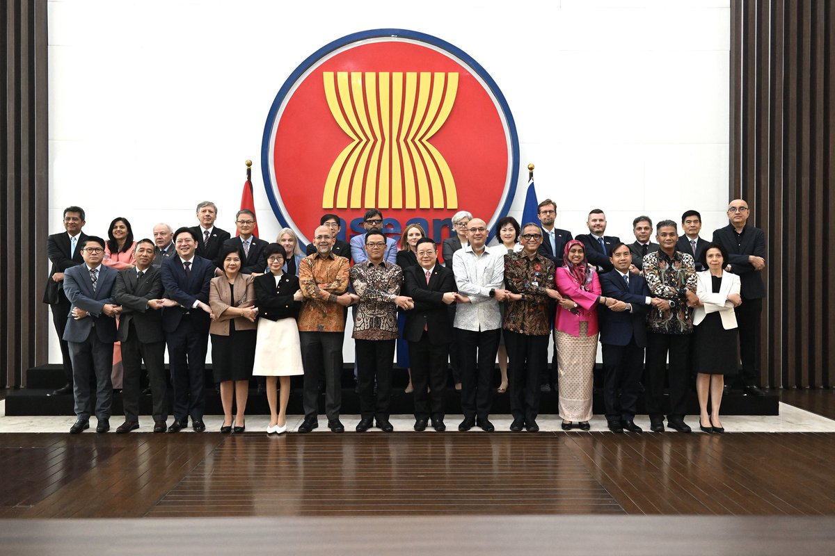 ASEANRussia's tweet image. 🗓 On July 18, Ambassador of the Russian Federation to ASEAN H.E. Mr. Evgeny Zagaynov 🇷🇺 took part in the meet-and-greet event with the Minister for Foreign Affairs of the Republic of Indonesia H.E. Mr. Sugiono who paid his first visit to the ASEAN Headquarters in Jakarta 🇮🇩.