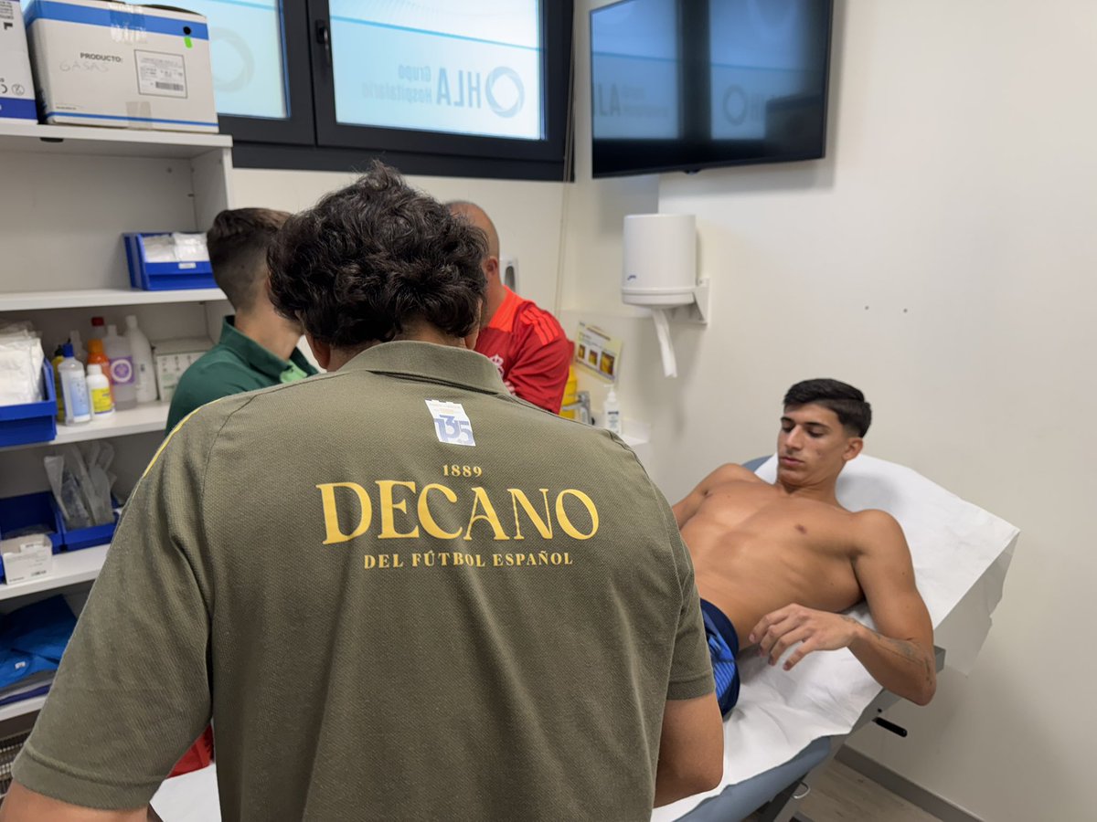 🏥 En el día de hoy, varios de nuestros futbolistas han pasado sus correspondientes reconocimientos médicos, con la mirada puesta en el primer entrenamiento 💪🏻

🙌🏻 ¡Solo quedan días! ¿Ganas de que empiece la pretemporada, afición? 😉

#DondeElFutbolEmpieza #DecanoDelFutbolEspañol