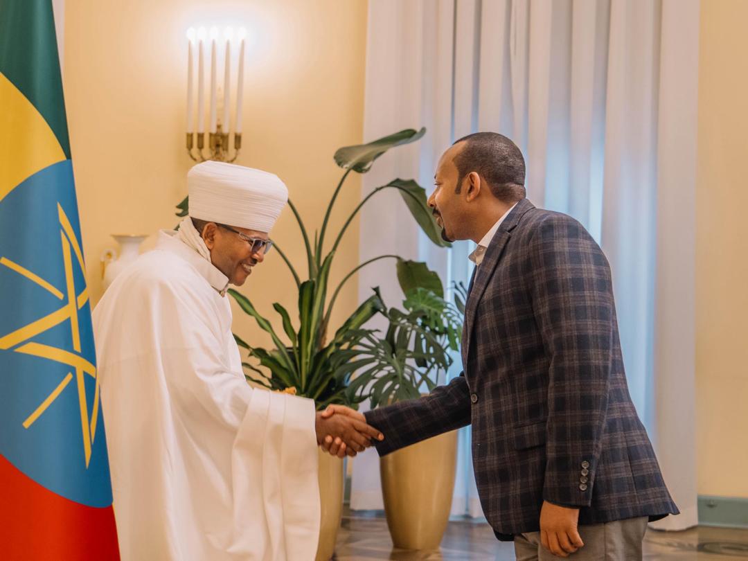AbiyAhmedAli's tweet image. ዕርቀ ሰላም! ብሽማግለ ዓዲን ኣቦታት ሃይማኖትን ዝግበር ኢሂን-ምሂን ፍርኡ ጥዑም እዩ፡፡
መንግስቲ ፌዴራል ብሽምግልና፣ ኢሂን-ሚህንን ምይይጥን ፀገማትካ ምምርማርን ምፍታሕን ቀዳምነት ከምዝህብ ብዝተፈላለየ እዋን ብግብሪ ኣርእዩ እዩ። ኣብ…