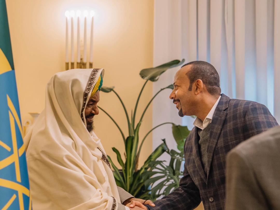 AbiyAhmedAli's tweet image. ዕርቀ ሰላም! ብሽማግለ ዓዲን ኣቦታት ሃይማኖትን ዝግበር ኢሂን-ምሂን ፍርኡ ጥዑም እዩ፡፡
መንግስቲ ፌዴራል ብሽምግልና፣ ኢሂን-ሚህንን ምይይጥን ፀገማትካ ምምርማርን ምፍታሕን ቀዳምነት ከምዝህብ ብዝተፈላለየ እዋን ብግብሪ ኣርእዩ እዩ። ኣብ…