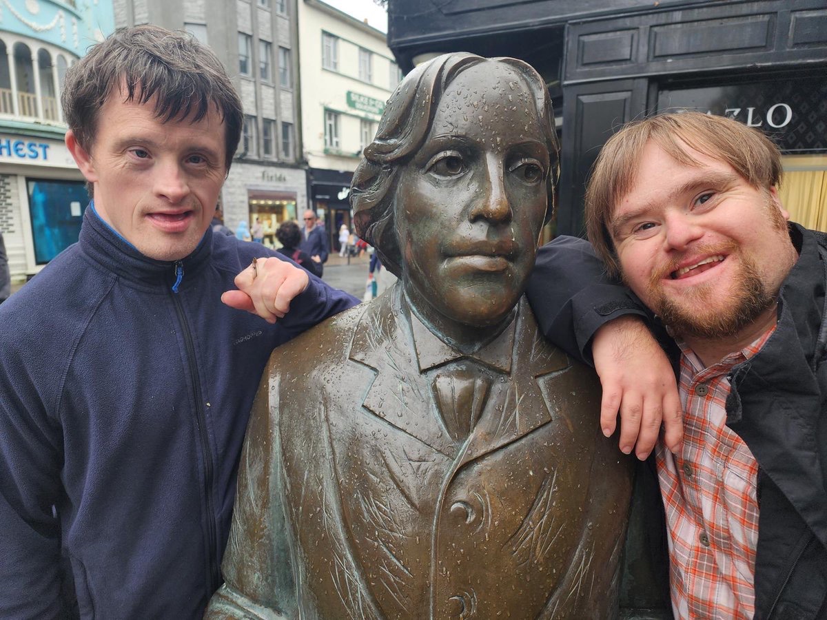 tommyjessop's tweet image. Wicked catching up with my incredible friend @fionnathan and #OscarWilde and having a quick boogie outside Lynch castle in #Galway yesterday