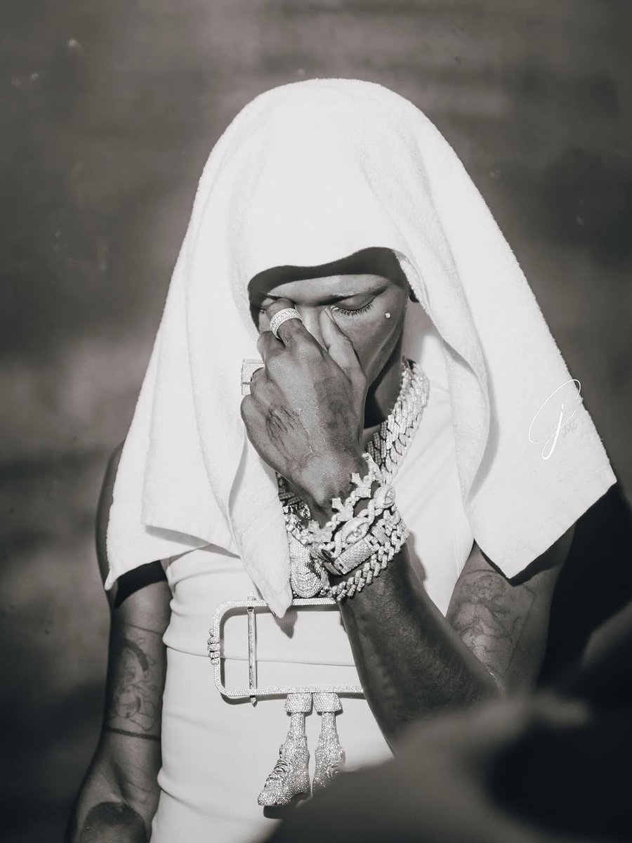 SeyiVibezStats's tweet image. JUST IN π¨
Seyi Vibez has now surpassed 2 BILLION streams on Audiomack! πππΎ
β He becomes the 2nd African artist to achieve the milestone on the platform (3rd overall artist).