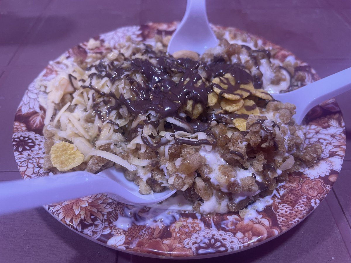 co1024's tweet image. 最近ポートスーダンで食べた甘い物シリーズ。

マフバーザ
マフバーザ
ファッタハリーブ
マアスーブ
