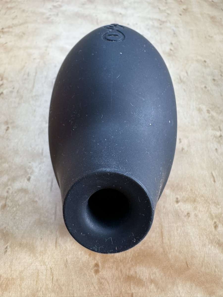 #FunFriday and a little stylish number in my toolbox! Clitoral suckers use air pulse technology that stimulate the clitoris without direct contact. Many describe as giving deeper sensations and can be used solo or partnered 🌊 🧰 #curiousbutunsure #fun #pleasure #sexualwellbeing