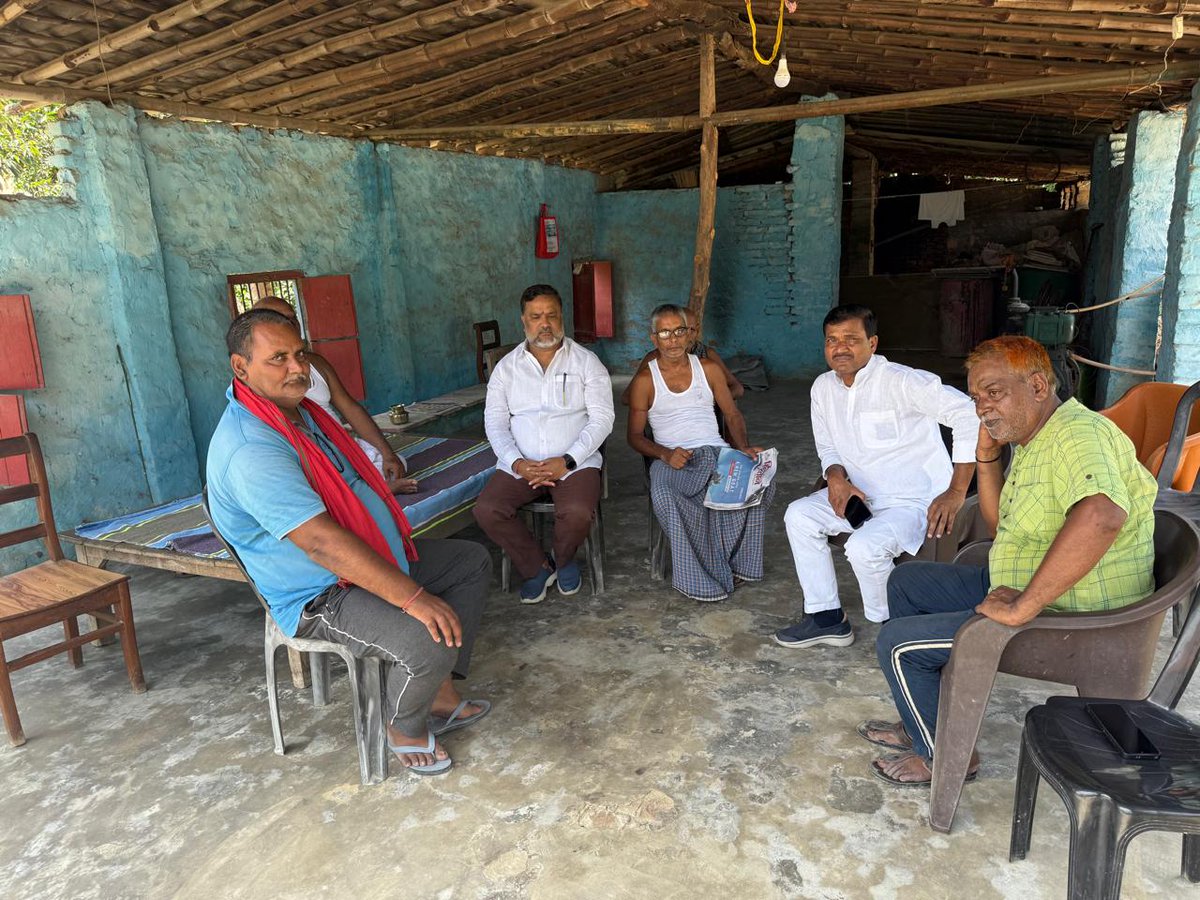 मधुबनी जिला कांग्रेस कमिटी के मुख्य प्रवक्ता विजय मिश्रा जी के माता जी के निधन होने की सुचना प्राप्त हुई, वहीं मै और जिला कांग्रेस कमिटी के अध्यक्ष बड़े भाई Subodh Mandal जी के साथ उनके आवास पर जाकर पुण्य आत्मा को श्रद्धांजलि दिया व परिवार को सबल प्रदान किया.