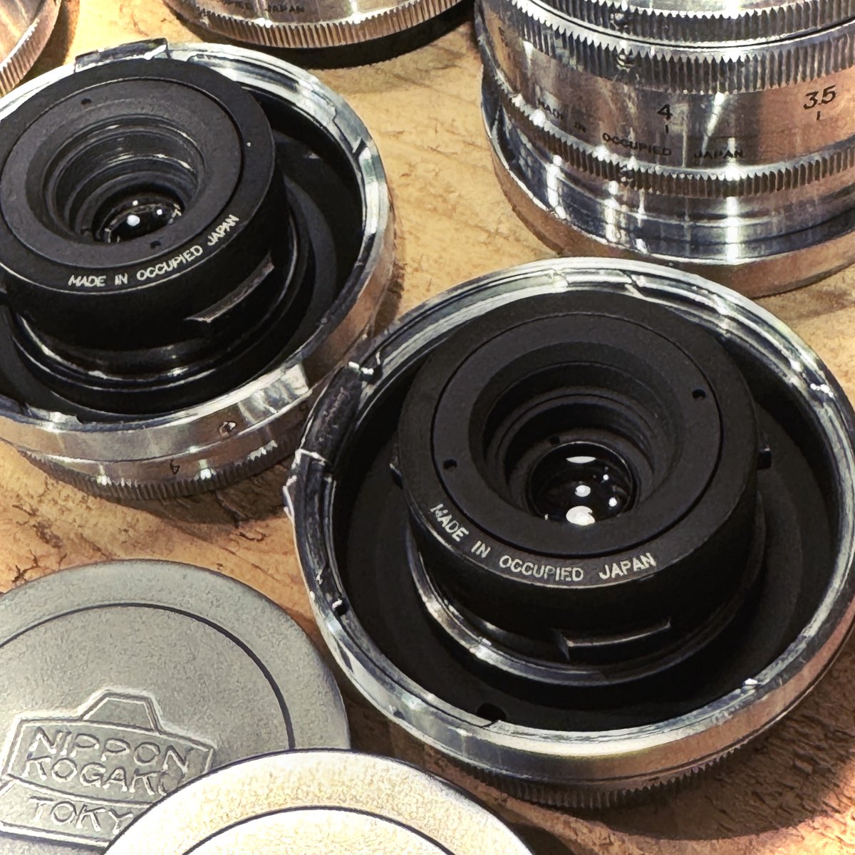 flashback_staff's tweet image. 戦後間もない日本で生まれたNikonレンズたち。
Made in Occupied Japan (MIOJ) 刻印には、技術者たちの誇りと複雑な想いが滲みます。
flashbackcamera.jp