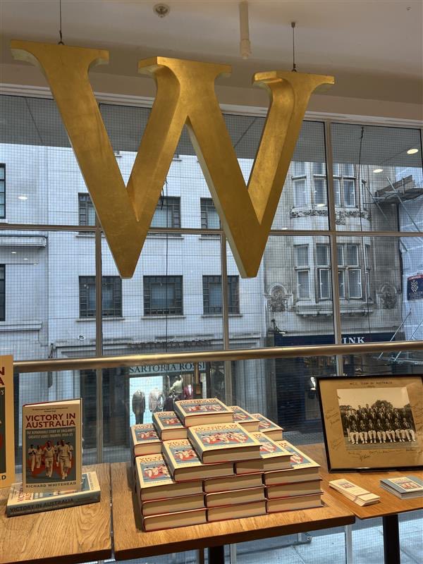 BloomsburySport's tweet image. Huge congratulations to @RWhitehead61 for launching Victory in Australia at @WaterstonesPicc last night! 🏏