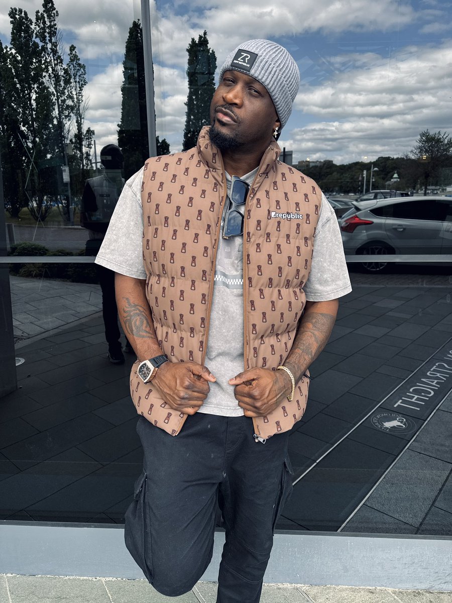 PeterPsquare's tweet image. "Work starts on Monday. Life
begins on Friday."🙅🏽♂️
🧢👕🦺@zippRepublic