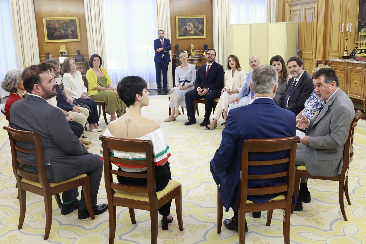 El Rey recibe en audiencia a los galardonados en la cuarta edición de los “Premios Archiletras de la Lengua”.

➡️casareal.es/ES/Actividades…