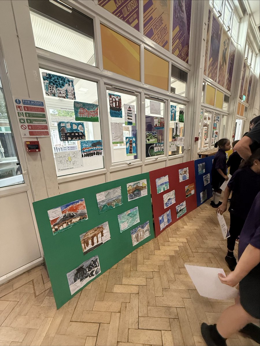 Year 3 had their Celebration of Learning this week.

The children had fun showing off their learning about Italy and their amazing artistic talents in the gallery of Italian landmarks.
#TeamNHA @WeAreGat