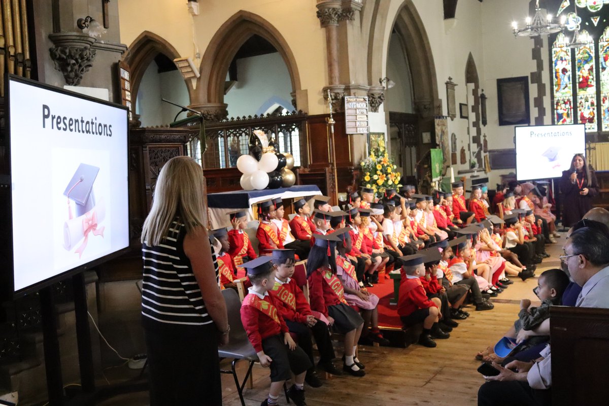 Congratulations to our Reception children who celebrated their graduation today in church. 🎓