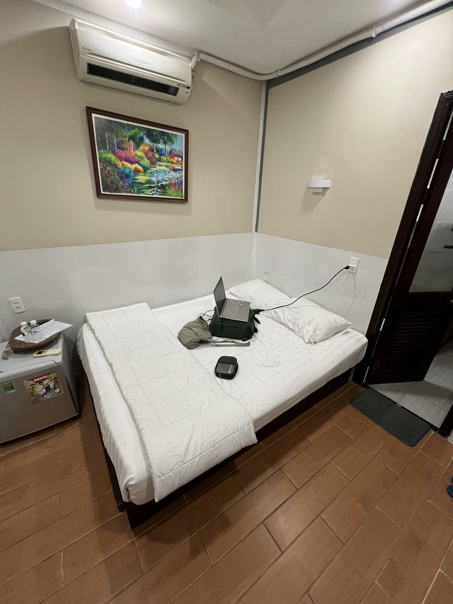 yuya_programing's tweet image. トランジット、14時間ひまなので、
海外でコーディングだどん
\_へ(´ω` )

お目当てのベトナム料理も、無事に売り切れてたので、食べれませんでした