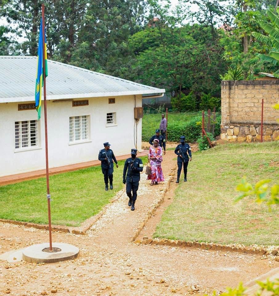 HastalaVictoireFREE! (@hastalavictoir) on Twitter photo 30 days #VictoireUmuhoza detained on politically motivated grounds
since 19/06. Court ruling on provisional detention is expected today at 2 pm #Kigali LT most likely without #VictoireUmuhoza presence. No doubt that court juge already received instructions from <a href="/PaulKagame/">Paul Kagame</a> on 30 days #VictoireUmuhoza detained on politically motivated grounds
since 19/06. Court ruling on provisional detention is expected today at 2 pm #Kigali LT most likely without #VictoireUmuhoza presence. No doubt that court juge already received instructions from <a href="/PaulKagame/">Paul Kagame</a> on