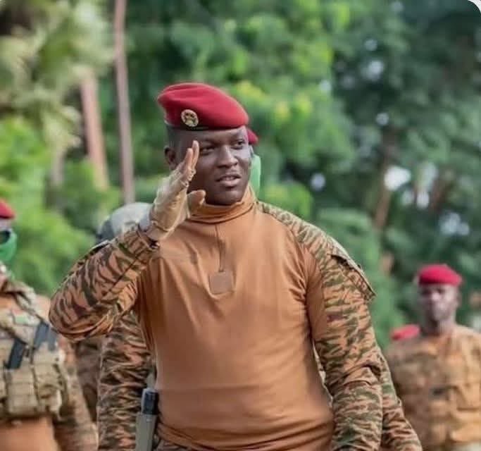 MarcoRizzoDSP's tweet image. L’Africa gli africani. Onore a Ibrahim Traoré che ha saputo trasformare il suo paese da colonia francese a paesi indipendente, valorizzando le risorse,le materie prime della sua terra,dando sovranità al suo popolo ed evitando migrazioni selvagge. Questo è il modello che ci serve.