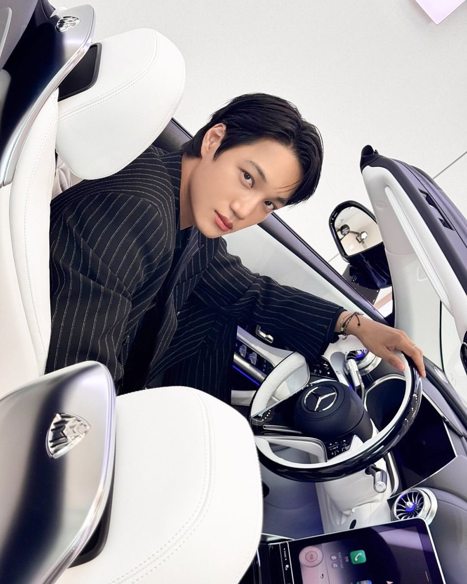 EXOGlobal's tweet photo. [OFFICIAL] 250718 #KAI Instagram Update (1/2)

“At the opening of the @ Mercedesmaybach Brand Center in Seoul ✨
@ mercedesbenzkr #MercedesMaybach #Welcometobeyond #ad”

#EXO #엑소 @weareoneEXO https://t.co/9YSV6kB0YU