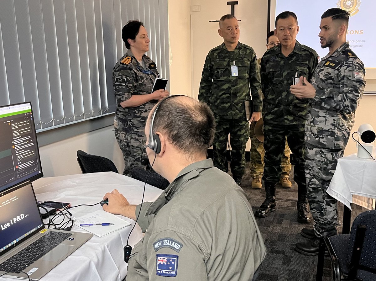 SpaceCommandAU's tweet image. Thailand’s General Paiboon Vorravanpreech was hosted by Space Command’s Joint Commercial Operations cell at TS25 yesterday morning. He visited with Australian, Thai and international students and staff and discussed international space operations and policy.