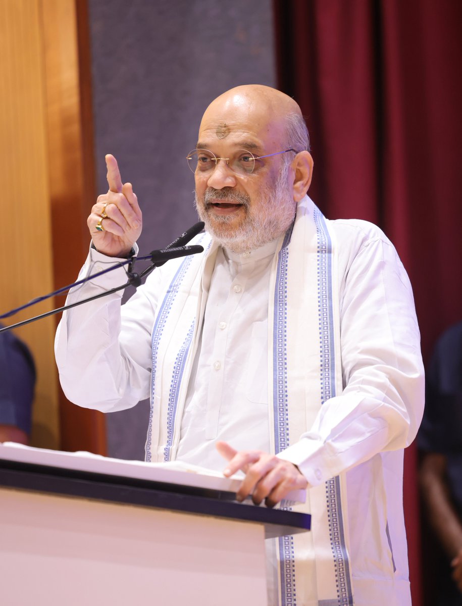 Office of Amit Shah (@amitshahoffice) on Twitter photo рд╣рд░ рдкреБрд▓рд┐рд╕ рдЕрдзрд┐рдХрд╛рд░реА рдХреА рджрд┐рдирдЪрд░реНрдпрд╛ рдЗрд╕ рддрд░рд╣ рд╣реЛрдиреА рдЪрд╛рд╣рд┐рдП рдХрд┐ рд╕реБрдмрд╣ рдЕрдзреАрдирд╕реНрде рдХрд░реНрдорд┐рдпреЛрдВ рдХреЗ рд╕рд╛рде рдкрд░реЗрдб рд╕реЗ рдФрд░ рд╢рд╛рдо рдХреЛ рдЦреЗрд▓ рд╕реЗ рджрд┐рди рдХрд╛ рд╕рдорд╛рдкрди рд╣реЛред
рдпрджрд┐ рд╕рднреА рдкреБрд▓рд┐рд╕рдХрд░реНрдореА рдирд┐рдпрдорд┐рдд рдЦреЗрд▓ рдХреА рдЖрджрдд рдбрд╛рд▓реЗрдВ, рддреЛ рддрдирд╛рд╡ рд╕реЗ рдореБрдХреНрддрд┐ рдорд┐рд▓рдиреЗ рдХреЗ рд╕рд╛рде-рд╕рд╛рде рдХрд╛рдо рдХреА рдЧреБрдгрд╡рддреНрддрд╛ рдореЗрдВ рднреА рд╕реБрдзрд╛рд░ рд╣реЛрдЧрд╛: рдЧреГрд╣ рдордВрддреНрд░реА рд╢реНрд░реА <a href="/AmitShah/">Amit Shah</a> рд╣рд░ рдкреБрд▓рд┐рд╕ рдЕрдзрд┐рдХрд╛рд░реА рдХреА рджрд┐рдирдЪрд░реНрдпрд╛ рдЗрд╕ рддрд░рд╣ рд╣реЛрдиреА рдЪрд╛рд╣рд┐рдП рдХрд┐ рд╕реБрдмрд╣ рдЕрдзреАрдирд╕реНрде рдХрд░реНрдорд┐рдпреЛрдВ рдХреЗ рд╕рд╛рде рдкрд░реЗрдб рд╕реЗ рдФрд░ рд╢рд╛рдо рдХреЛ рдЦреЗрд▓ рд╕реЗ рджрд┐рди рдХрд╛ рд╕рдорд╛рдкрди рд╣реЛред
рдпрджрд┐ рд╕рднреА рдкреБрд▓рд┐рд╕рдХрд░реНрдореА рдирд┐рдпрдорд┐рдд рдЦреЗрд▓ рдХреА рдЖрджрдд рдбрд╛рд▓реЗрдВ, рддреЛ рддрдирд╛рд╡ рд╕реЗ рдореБрдХреНрддрд┐ рдорд┐рд▓рдиреЗ рдХреЗ рд╕рд╛рде-рд╕рд╛рде рдХрд╛рдо рдХреА рдЧреБрдгрд╡рддреНрддрд╛ рдореЗрдВ рднреА рд╕реБрдзрд╛рд░ рд╣реЛрдЧрд╛: рдЧреГрд╣ рдордВрддреНрд░реА рд╢реНрд░реА <a href="/AmitShah/">Amit Shah</a>