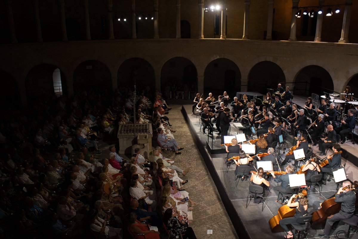 🎶 Últim concert del #festivalbellver2025, amb el clarinetista  Joan Enric Lluna, que ens va regalar una interpretació plena de sensibilitat.  ✨ Una vetllada molt especial amb l'homenatge a Eduardo Bernabéu, clarinetista solista de l'OSIB, que ens va deixar el passat any