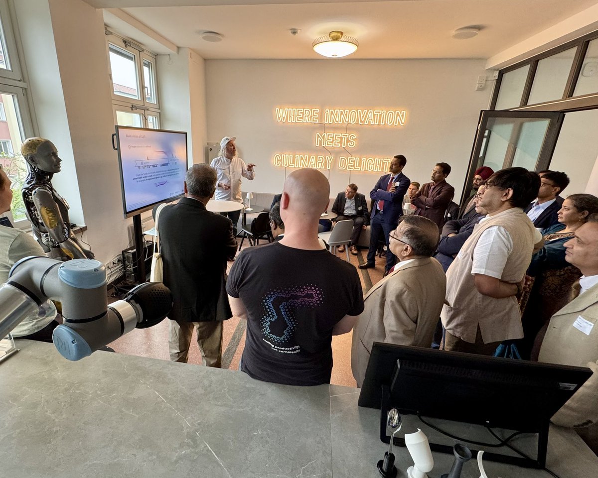 TactileInternet's tweet image. 𝗧𝗼𝗴𝗲𝘁𝗵𝗲𝗿 𝗳𝗼𝗿 𝗯𝗲𝘁𝘁𝗲𝗿 𝗰𝗮𝗿𝗲: As part of the Indo-German Workshop of the @NCT_UCC_DD, medical professional came together to network and discuss common perspectives for the future of medical care.
@tudresden_de @dfg_public
#CeTI #tactileinternet