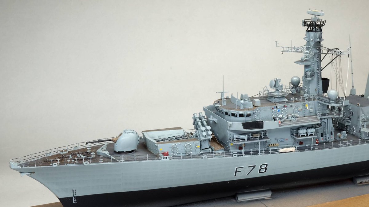 Tobiiro2's tweet image. TRUMPETER 1/350
HMS TYPE23 Frigate - Kent (F78)
(3/6)
本級は全体の形やバランスも良いんですが、各部もそれぞれ味のある形をしていて見所いっぱいです。
(作ってる時は多少恨みましたけど😄)