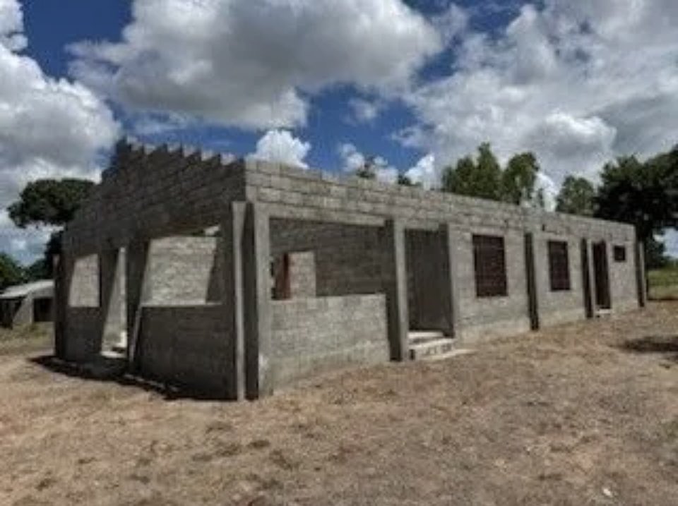WCIPGLASGOW's tweet image. 📣 HELP WE NEED YOUR HELP A fundraising push to get the Masambuka clinic in #Malawi completed. A project started by Prof Paul Garside & @UofGDeanGlobal Donate here & let’s get it finalised standrewsclinics.org.uk/malawi PL RT @UofGVC @ScotlandMalawi @Malawi24 @ScotGovID 🇲🇼 🏴