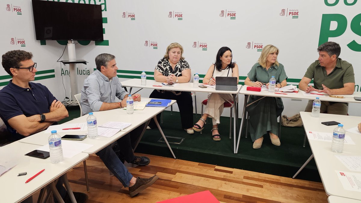 UPAANDALUCIA's tweet image. Nuestros compañeros @jesuscozarupa y @CristobalCano26, secretario general de @UPA_Federal, atienden las exposiciones sobre la PAC de los componentes del @psoedeandalucia y @psoecordoba. @ClaraAguilera7 @romero_obrero @rafi_crespin. Trabajaremos para revertir este brutal hachazo.