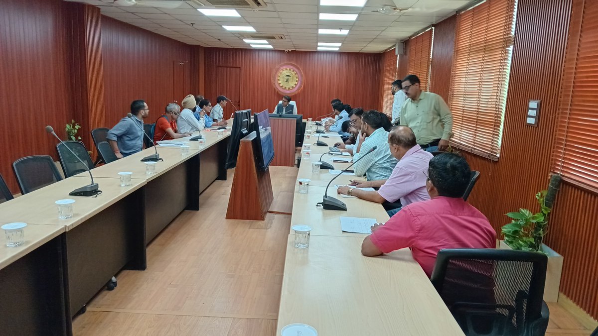 Today's glimpse of SAMADHAN
a Grievance Redressal Program initiated by EPFO Delhi North .

Daily session and face to face interaction led by RPFC-1 for long pending issues.

<a href="/mansukhmandviya/">Dr Mansukh Mandaviya</a> 
<a href="/epfo_social/">EPFO Social</a>  
<a href="/LabourMinistry/">Ministry of Labour & Employment, GoI</a>