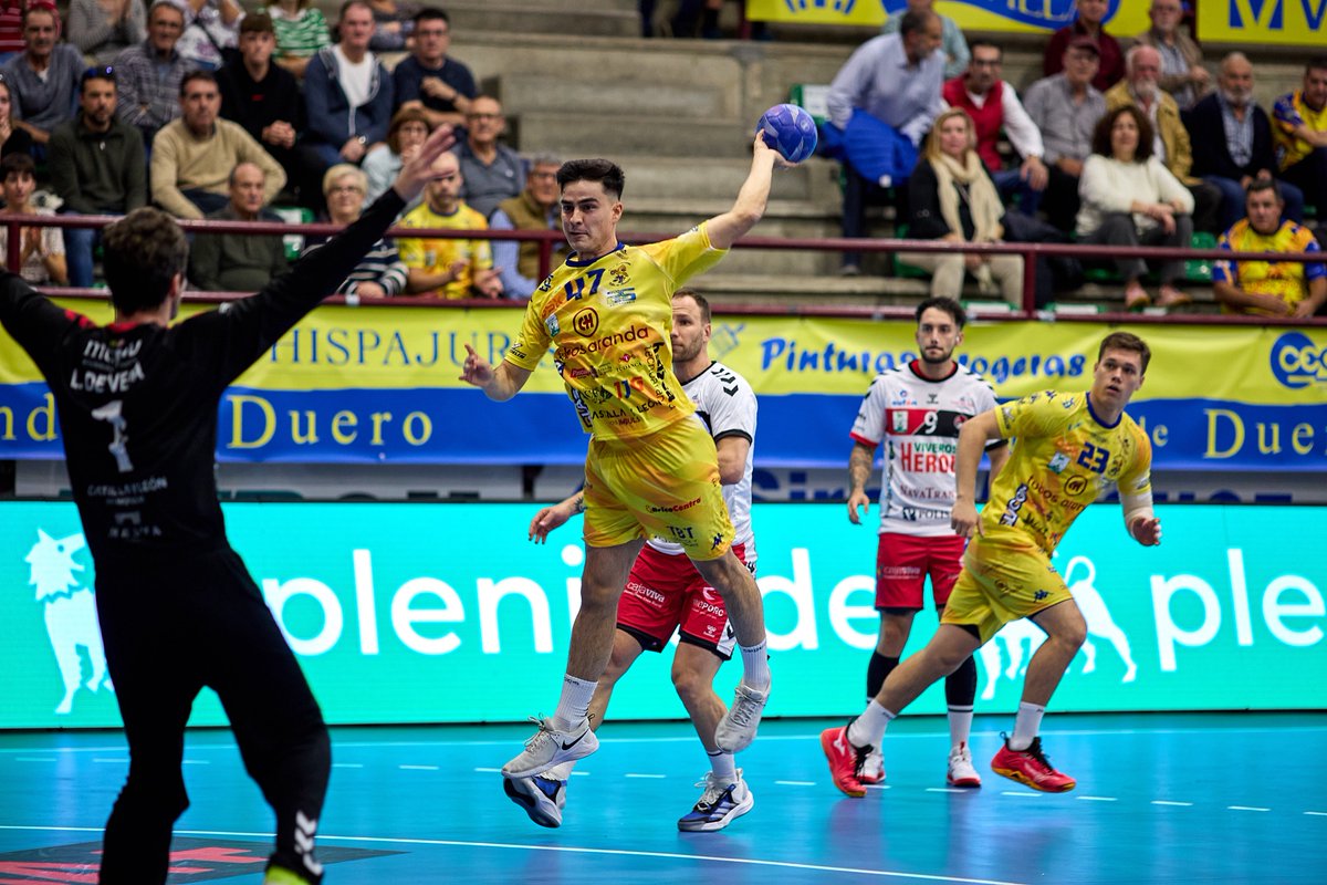 Club Balonmano Villa de Aranda (@bmvillaaranda) on Twitter photo ยกArrancaremos la ๐๐/๐๐ con derbi y en el Santiago Manguรกn โ๏ธ!
๐ <a href="/BalonmanoNava/">Club Balonmano Nava ๐คพ๐ฎ๐ฉ</a>
๐
13-14 septiembre
๐๏ธ Pab. Santiago Manguรกn
๐ Aranda de Duero
#SomosASOBAL
#AVivirMilAรฑosSinConocerte ยกArrancaremos la ๐๐/๐๐ con derbi y en el Santiago Manguรกn โ๏ธ!
๐ <a href="/BalonmanoNava/">Club Balonmano Nava ๐คพ๐ฎ๐ฉ</a>
๐
13-14 septiembre
๐๏ธ Pab. Santiago Manguรกn
๐ Aranda de Duero
#SomosASOBAL
#AVivirMilAรฑosSinConocerte