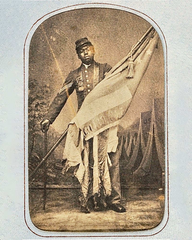 USArmyMuseum's tweet image. On July 18, 1863, the 54th Massachusetts charged Fort Wagner in brutal combat. Though forced to retreat, Sgt. William Carney carried the flag despite being shot twice. He earned the #MedalofHonor in 1900. See the flag fragment: thenmusa.org/exhibit/preser…
#USArmy
