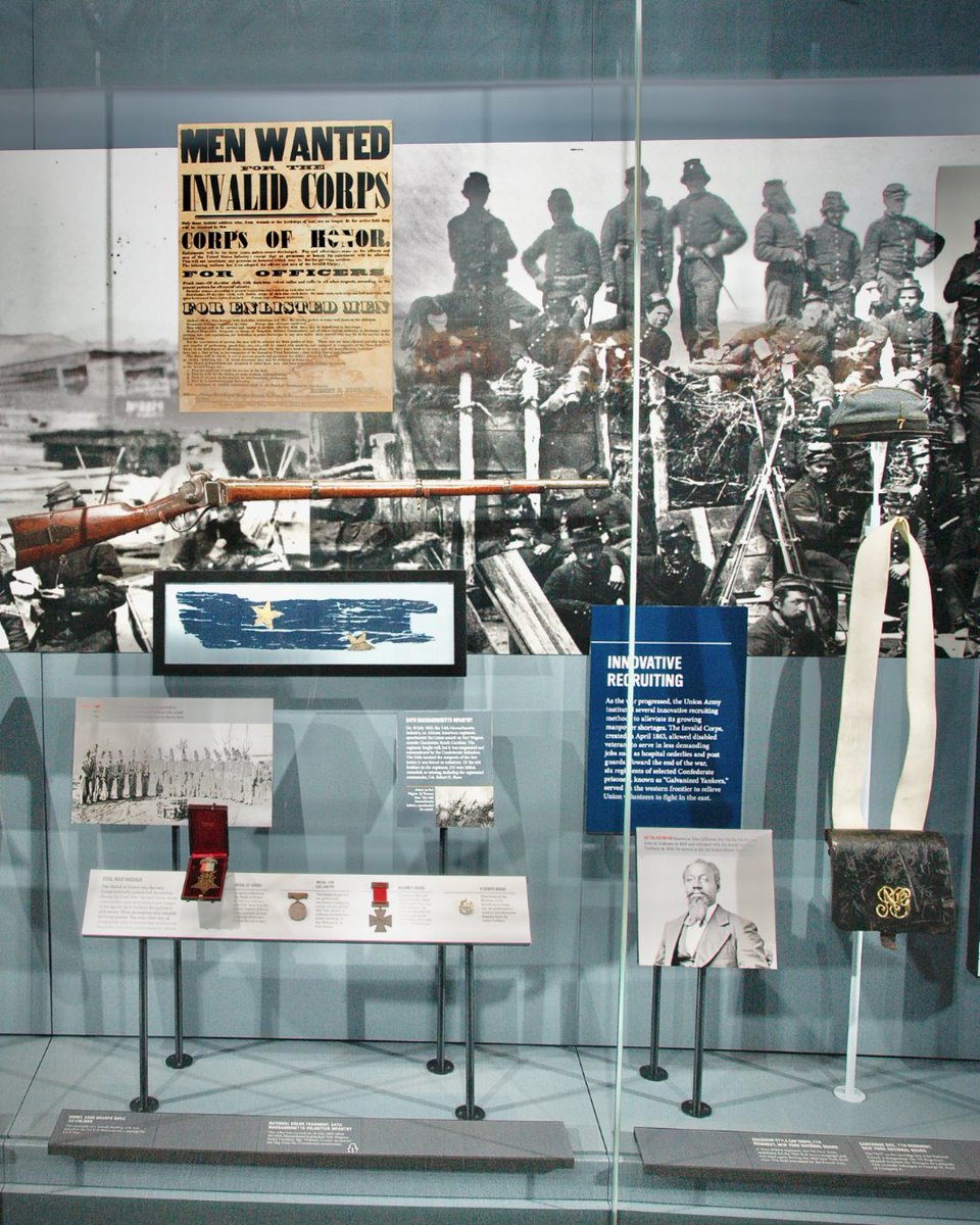 USArmyMuseum's tweet image. On July 18, 1863, the 54th Massachusetts charged Fort Wagner in brutal combat. Though forced to retreat, Sgt. William Carney carried the flag despite being shot twice. He earned the #MedalofHonor in 1900. See the flag fragment: thenmusa.org/exhibit/preser…
#USArmy