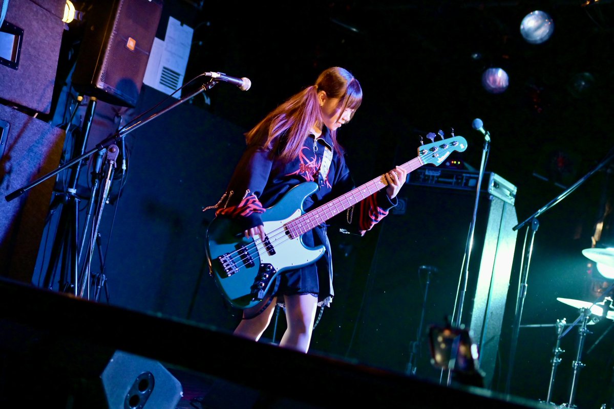 marudayo_Ba's tweet image. 昨日のライブも楽しかった〜！！次は21日のnavey floorだ🌙✨
1週間で3回もライブがあるとかバンド始めた時は思いもしなかったな〜💭
もっとたくさんの人にふれふらの音楽を届けられるように頑張るぞー！！！

 #ガールズバンド #ふれふら #ベース女子