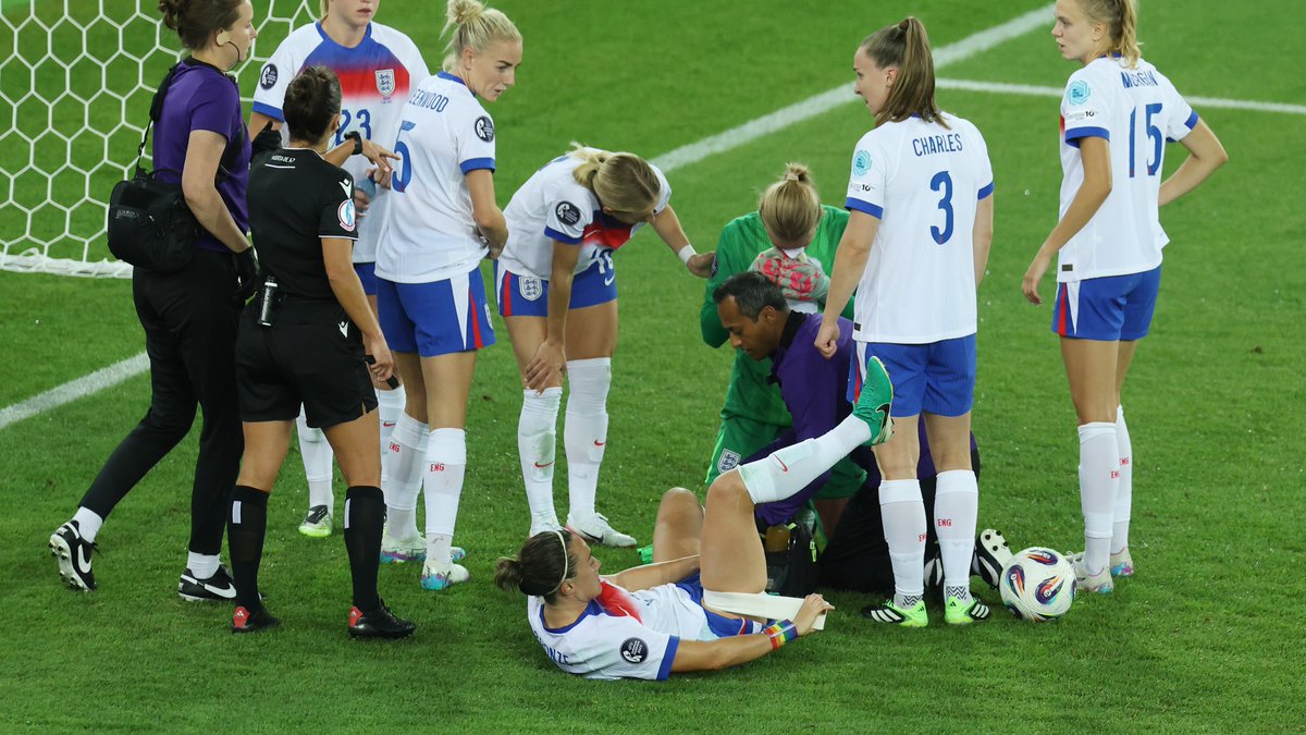 Lucy Bronze gave everything for her country. 🏴󠁧󠁢󠁥󠁮󠁧󠁿

#WEURO2025