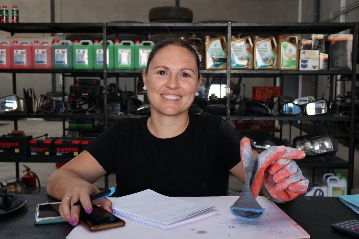 🟠 #ProyectosLEADER | Emprendimiento femenino y economía circular se dan la mano en el nuevo centro de descontaminación de vehículos que ha apoyado ADAD en Pilas con #LEADER. 

Un paso firme hacia un desarrollo rural más igualitario y sostenible 💪

🔗adad.es/es/1099-desgua…