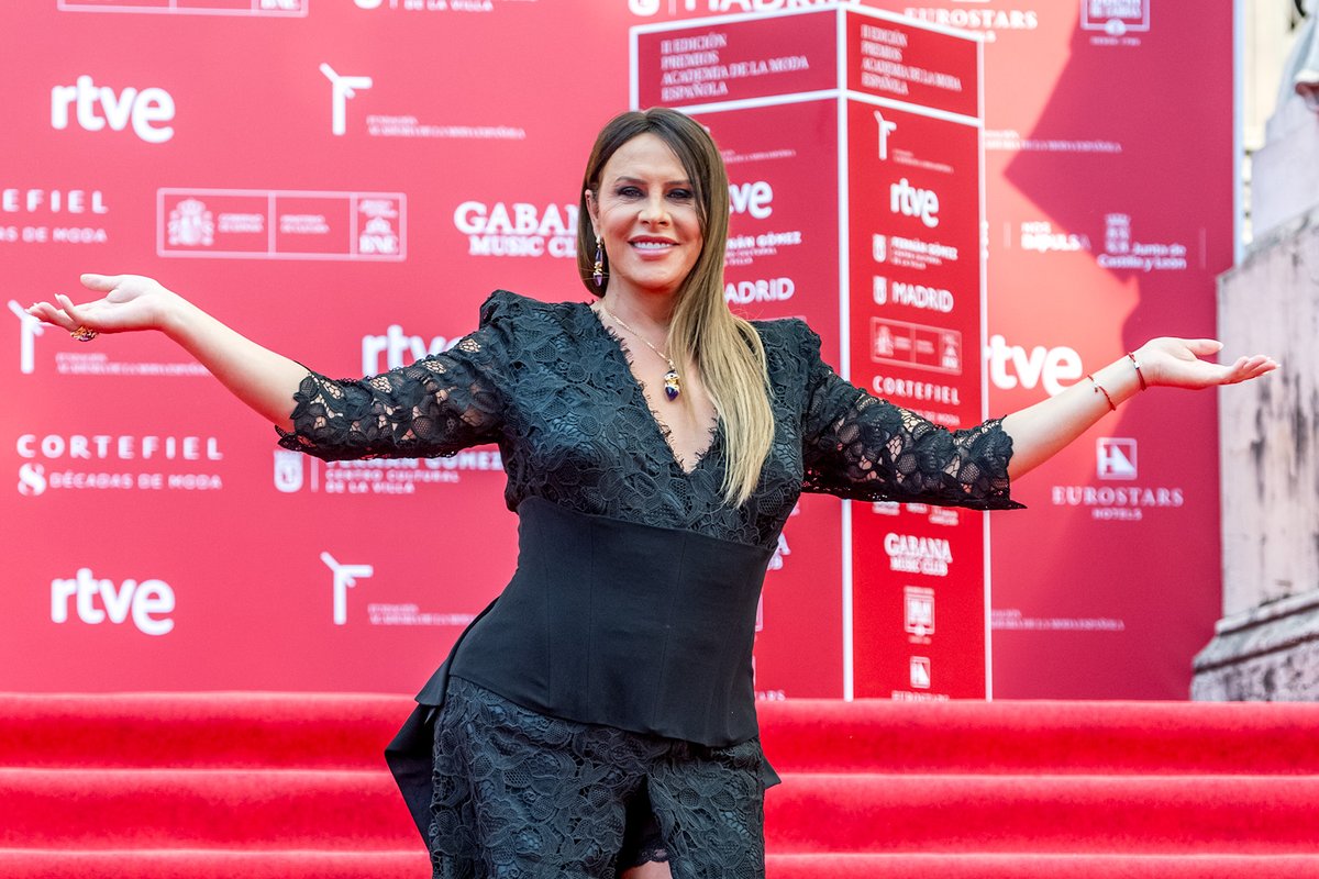 RTVE_Com's tweet image. Los #PremiosModaRTVE se consolidan en su II Edición con grandes nombres entre sus galardonados.

Los académicos han reconocido el trabajo de Teresa Helbig, Pedro del Hierro, Juan Vidal, Mans, Mango, Ecoalf, entre otras propuestas y proyectos.

rtve.es/n/16669296