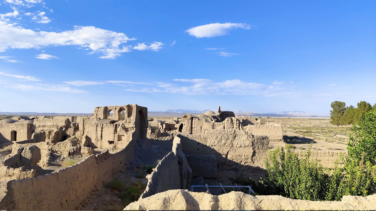یادگیری از معماری روستایی دنیای دیگه‌ای رو باز می‌کنه.
تیرماه | بیاض