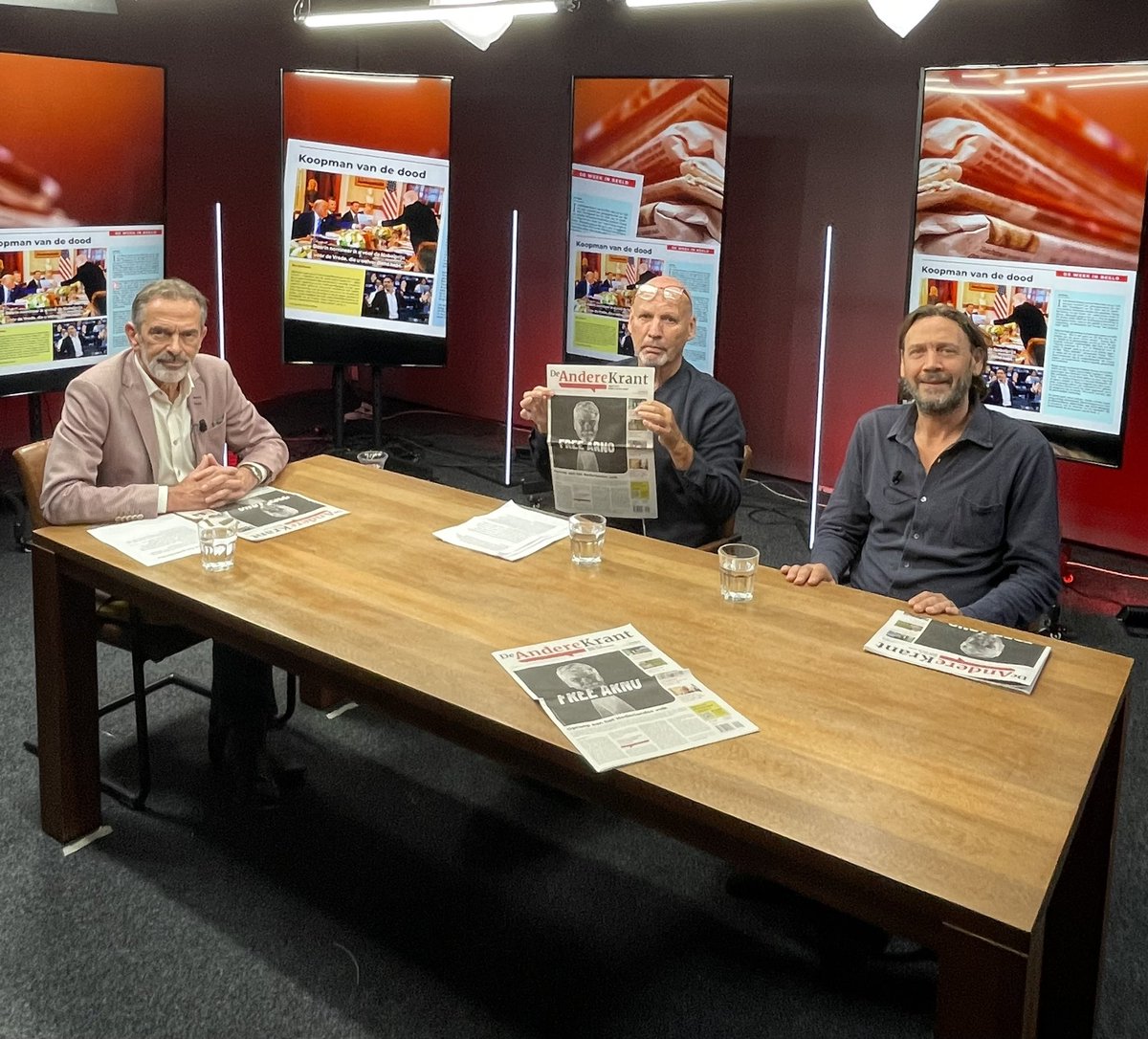 cafeweltschmerz's tweet image. Aanstaande zondag om 12:00 is er weer een nieuwe uitzending van De Andere Tafel!