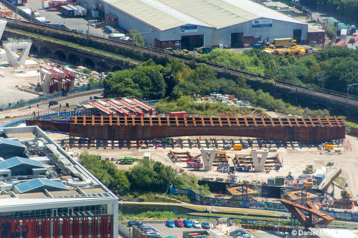BuildsWeAre's tweet image. Superb views down on HS2 and Curzon Street Terminus from top of One Eastside. #LookUpBirmingham with a city on the move! Photos courtesy @Daniel_Sturley